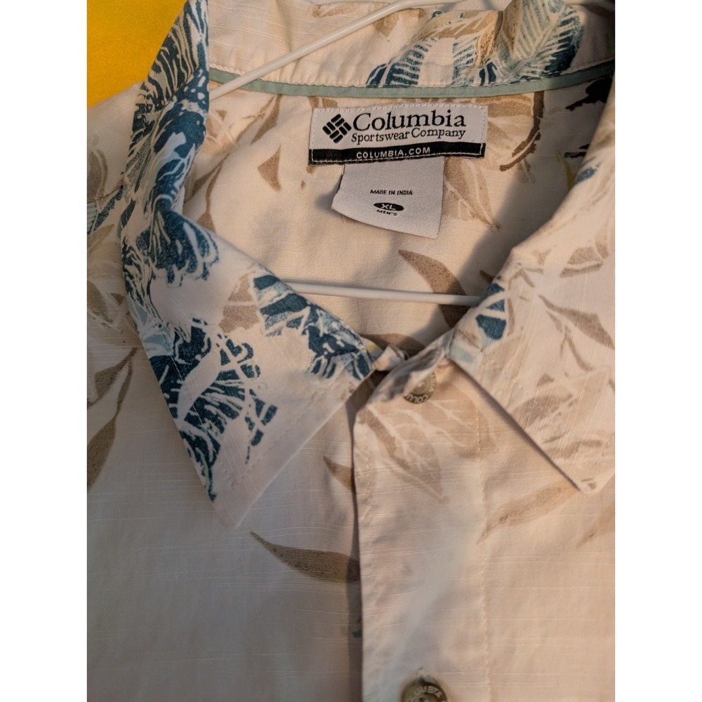 Columbia Regular Fit Men's Size XL Hawaiian Button-up Short Sleeve Shirt